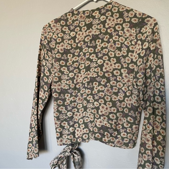 Rolla’s Delilah Daisies Blouse in Olive Size S Like New - Picture 6 of 8